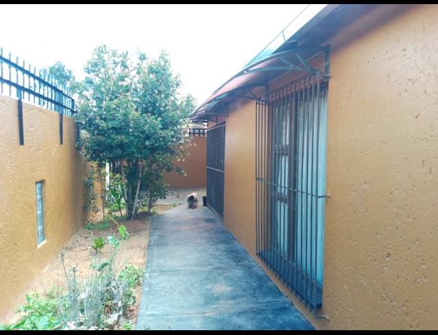 3 BEDROOM HOUSE FOR SALE IN LENASIA SOUTH